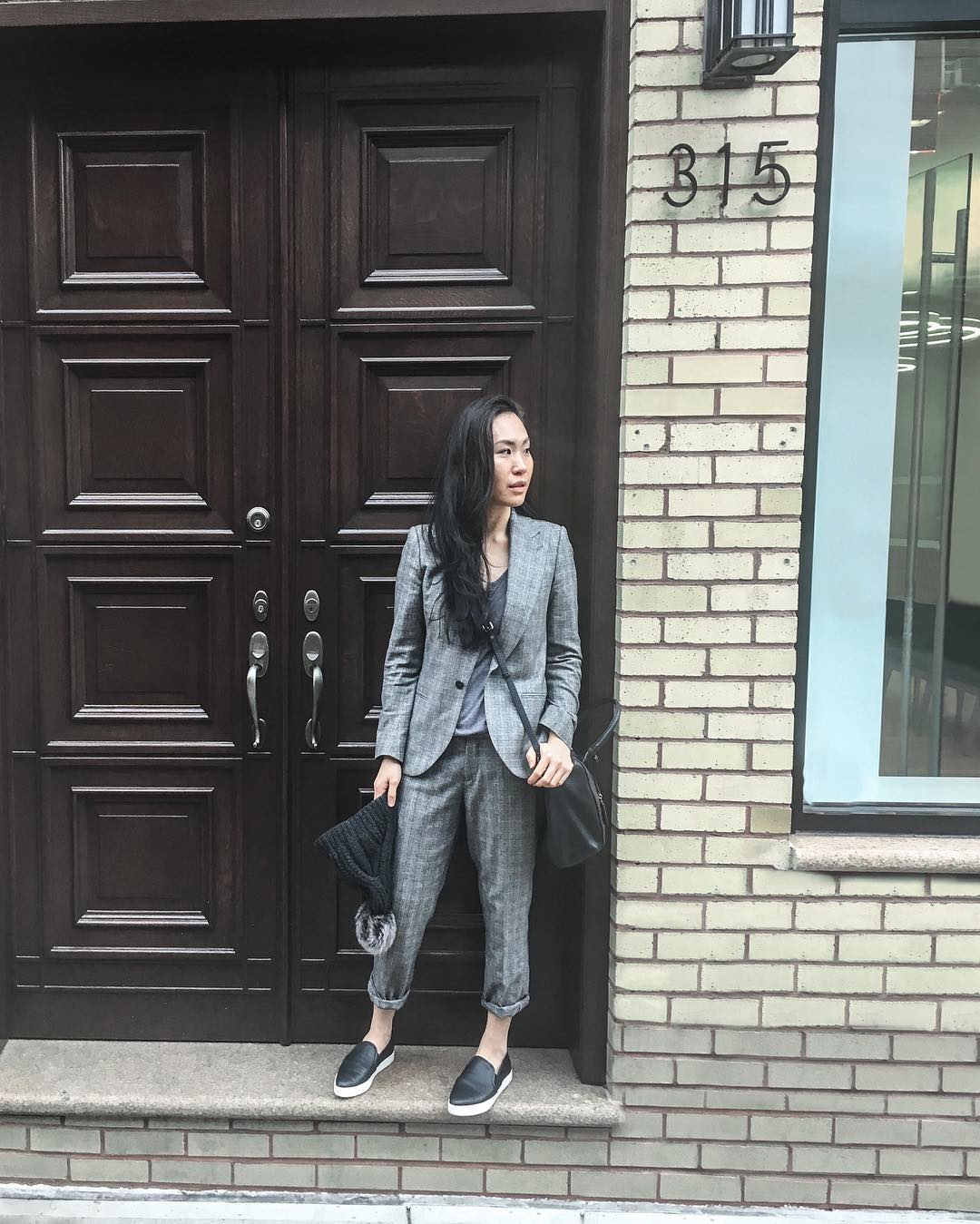 Η Shao Yang σχεδιάζει κοστούμια μόνο για γυναίκες