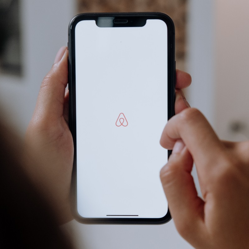 Oι «business» της AirBnB σε αριθμούς: Μια ξέφρενη πορεία-«Κοντράρει» τον Όμιλο Marriott