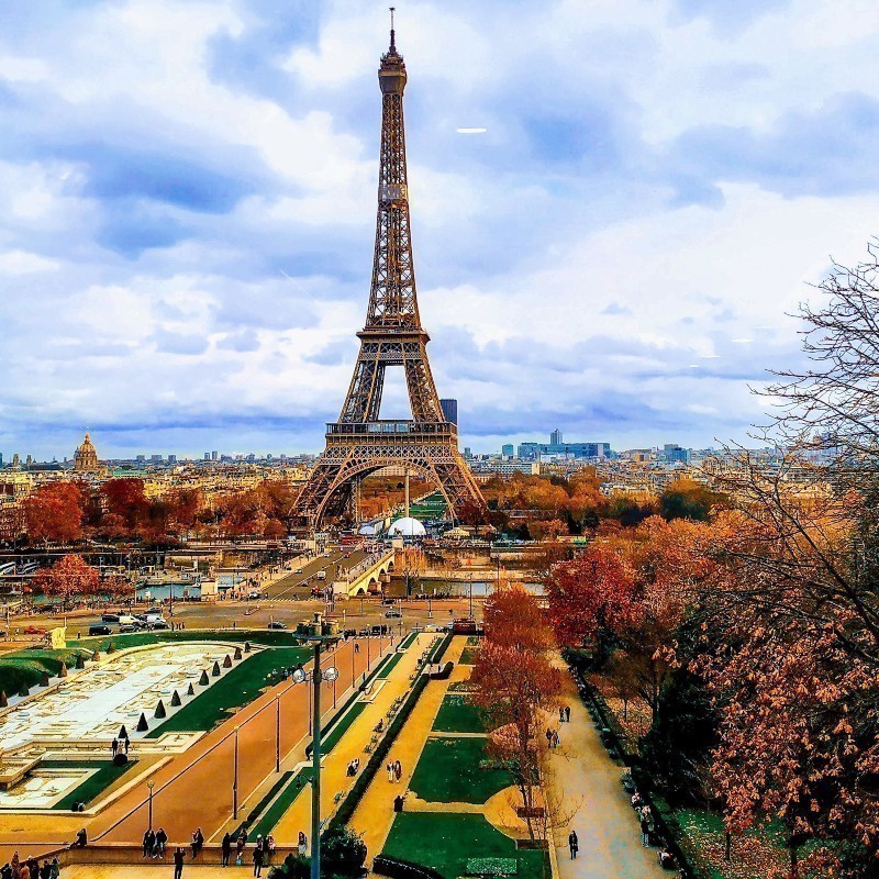 Ονειρεμένο Παρίσι: Η Λεωφόρος Champs-Élysées μετατρέπεται στον ομορφότερο κήπο