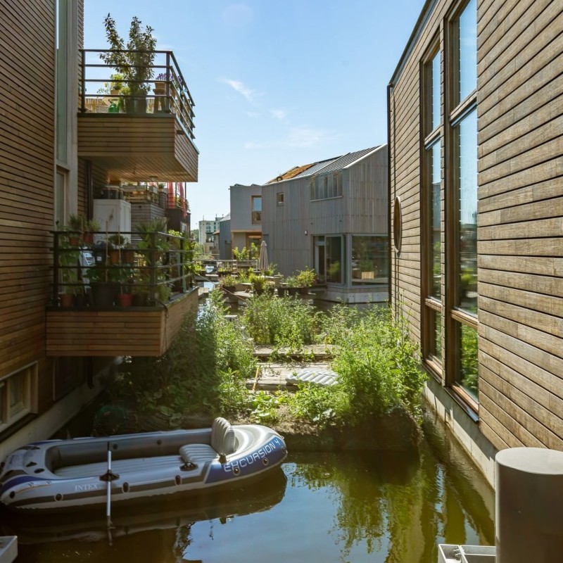 Πλωτή γειτονιά στο Άμστερνταμ παράγει εξ ολοκλήρου την ενέργεια που χρησιμοποιεί