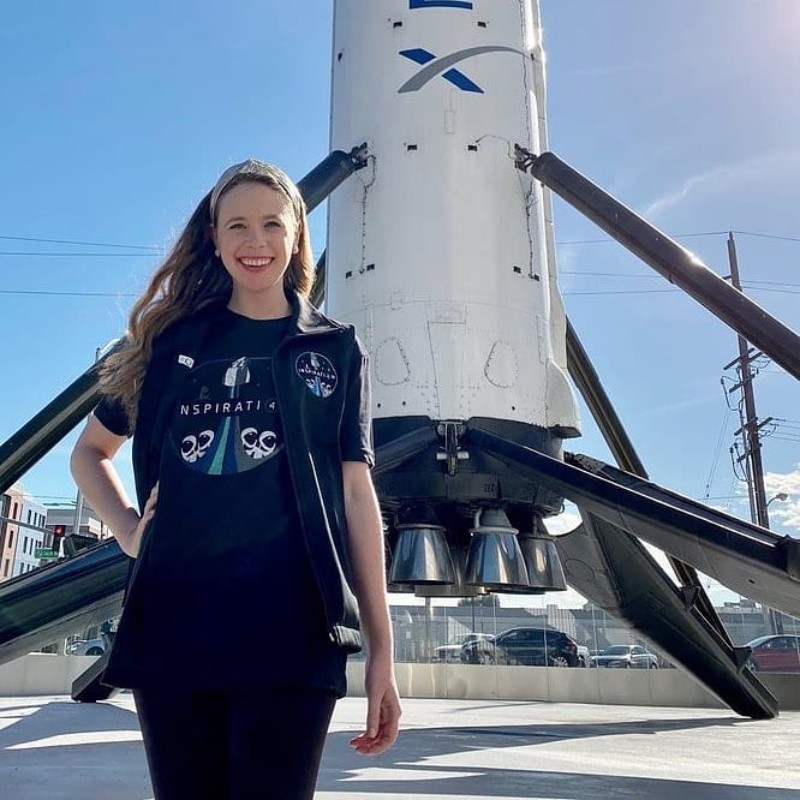 Χέιλι Αρσενό: Νίκησε τον καρκίνο και γίνεται η νεότερη Αμερικανίδα που θα ταξιδέψει στο διάστημα