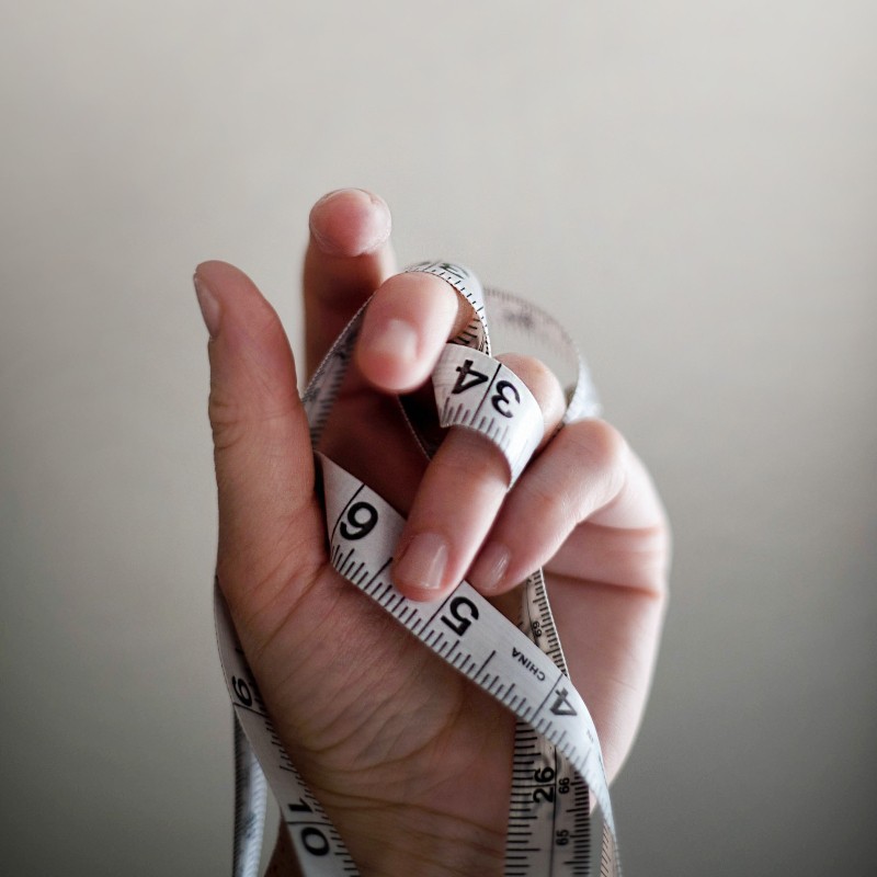 Καραντίνα και κιλά: Έρευνα εντόπισε πόσο βάρος πήραμε ανά μήνα