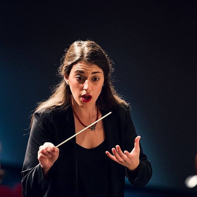 Άννα Μαρία Γκούνη: Η πρώτη μαέστρος της Συμφωνικής Ορχήστρας του Κονρό είναι Ελληνίδα