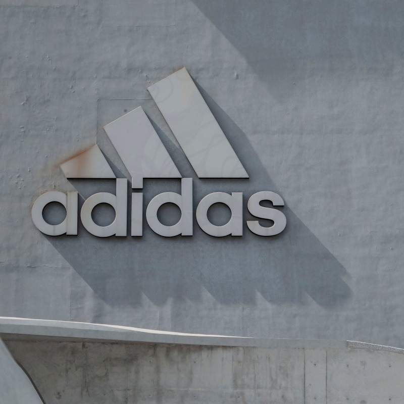 Η Adidas «μπαίνει» στην Ερμού – Το νέο κατάστημα και η μάχη με την Nike